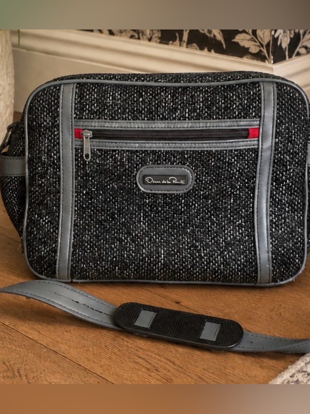 Vintage Tweed Oscar de la Renta Travel Bag w Front Zipper & Side Pocket